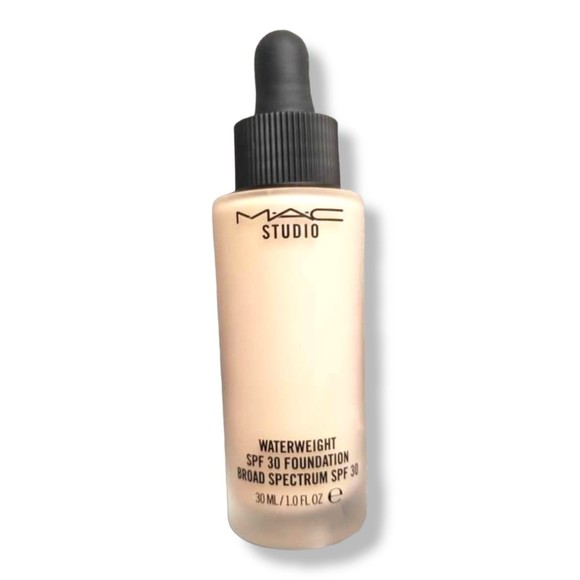 MAC Studio Waterweight SPF 30 Foundation - Picture 1 of 3
